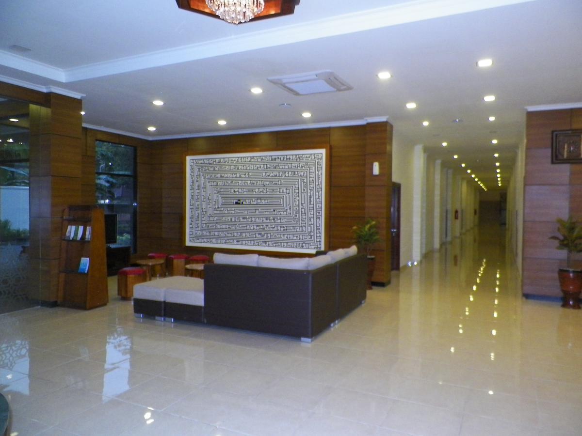 Multazam Hotel Solo Exterior photo