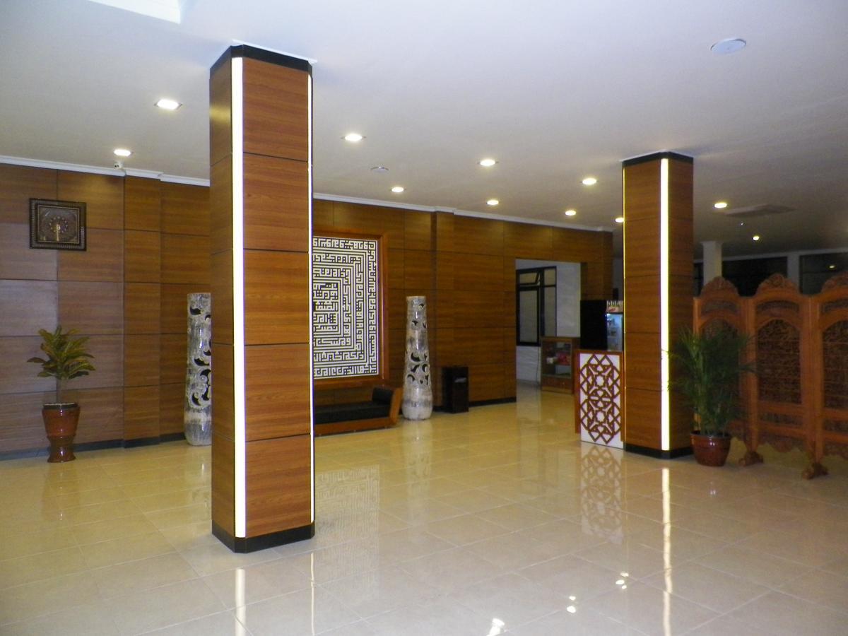 Multazam Hotel Solo Exterior photo